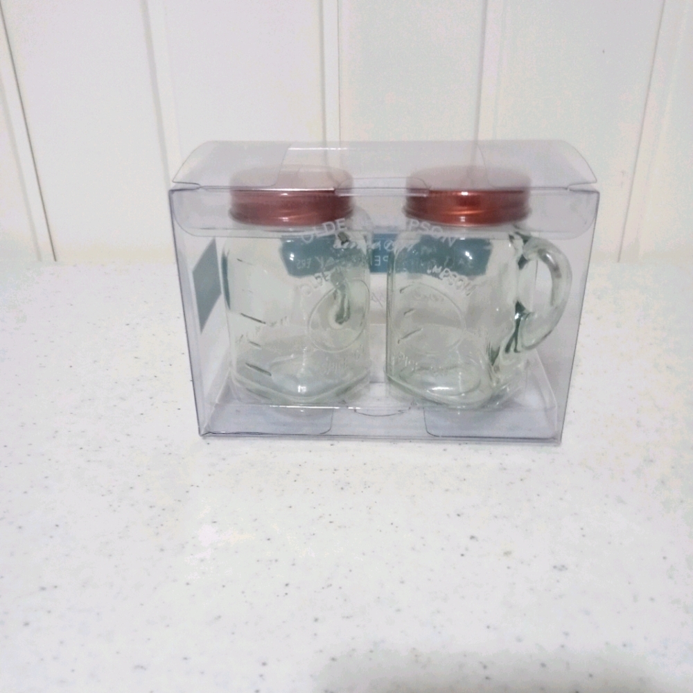 Olde thomson mason salt & pepper shakers
